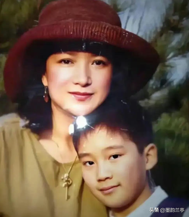 演都不演了！何晴葬礼结束不到24小时，恶心事情发生，还不止一件