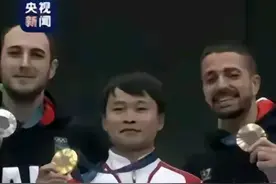 金牌背后的辛酸，谢俞爸爸独自观赛，家境曝光网友直呼心疼！图片