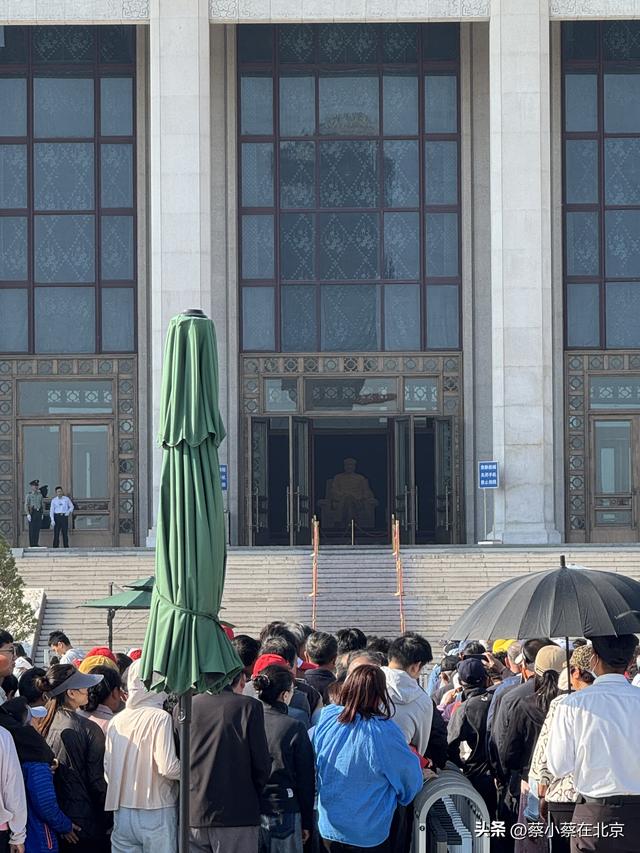 2025年9月12日，北京毛主席纪念堂前发生的真人真事，一起看看吧