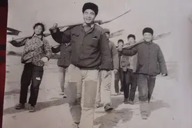 当年的下放知青，后来的下岗工人，经济改革的奉献者图片