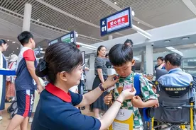 【2025暑运】小朋友一个人也能坐飞机！无人陪伴儿童服务指南来啦～图片