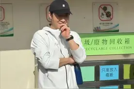 黎明现身女儿学校运动会！妻子罕见露脸，7岁女儿容貌大变，好高图片