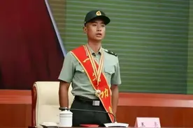 陆军战士王亮2分钟勇救4人，记一等功，提干并保送军校图片