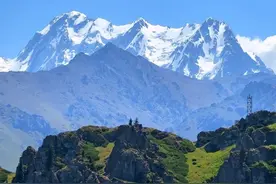 9月，天山天池景区向全国教师免门票图片