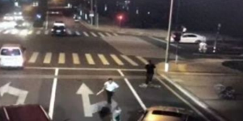 无牌奥迪加塞恐吓女子后续！纹身男过往被扒，难怪嚣张，恐要坐牢