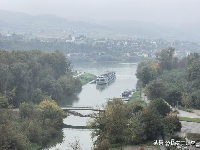 欧洲行第7天：参观世界文化遗产梅尔克修道院，逛维也纳和美景宫