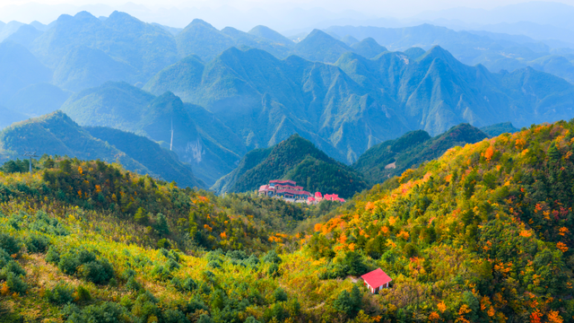 错过等一年！巴山大峡谷秋色刚开场，彩林已美成仙境！