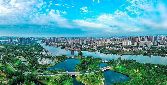 意大利人来眉山旅游，回国后摇头感慨：中国已经是超一等国家了