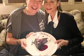 63岁张天爱四次豪婚，令林青霞都羡慕的人，感激林抚养我女儿图片