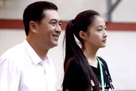 张嘉译的4个“女儿”，前几个都越来越火，唯独她渐渐被遗忘图片