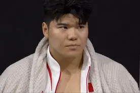 谁说举重只拼力量？战术策略取胜，这枚金牌拿的太智慧了！图片