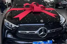 40多万买新奔驰刚发动就出故障，4S店：只修不换图片