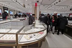 金价冲至1082元/克！金店却笑不出来？业内人士称利润一直在降低图片