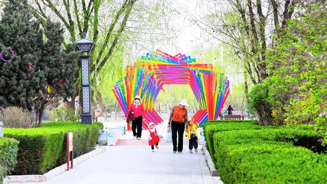 景绘高台春正好 踏青寻芳恰其时