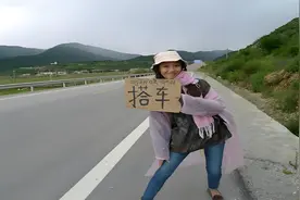 合肥女大学生哭诉西藏穷游不靠谱，宽衣解带才能搭乘顺风车图片