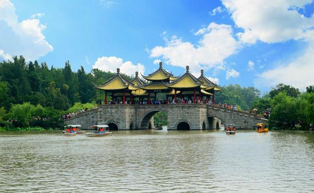 4月最适合小住三五天的16个地方，再忙也值得你挑一个去发呆！