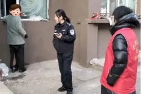 格格巡查遇火情 警网合力除隐患图片