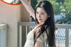 “蜡烛门”事件 5年后，哈妮克孜不再回避，张爱玲的话果然有道理图片