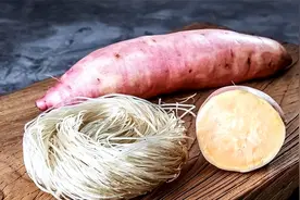 家有红薯粉条留心，抓紧用水泡3分钟，出现这现象早扔掉，别吃了图片