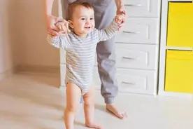 宝宝晚于这个时间还不会走路，家长要注意，最好去检查一下图片