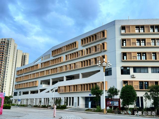 玉林师范学院2025新生入学攻略（学费住宿费、生活费）