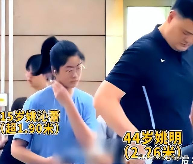 44岁姚明也没有想到！15岁身高近2米的女儿已开始为他争光