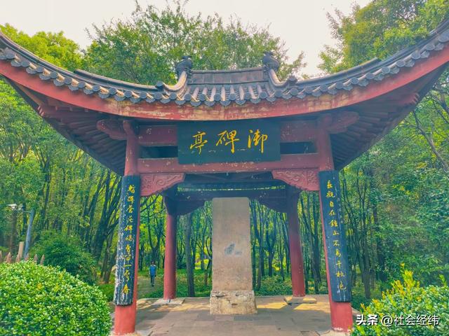 下马坊遗址公园：石坊凝史韵，一步叩明陵
