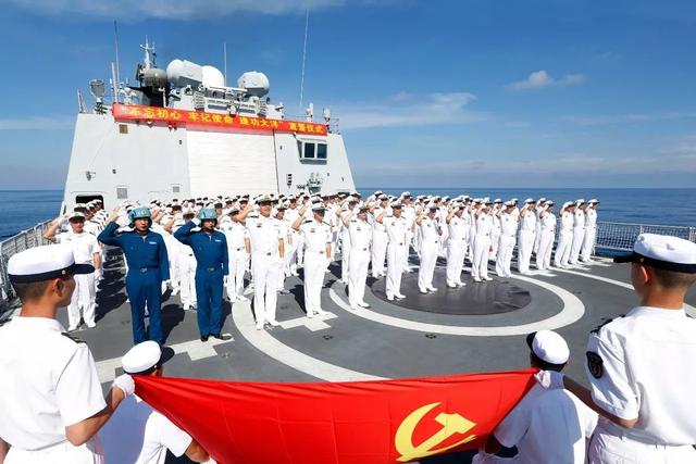 中国航母迈入三舰时代，远洋常态化改写新格局，美军被迫调整战术