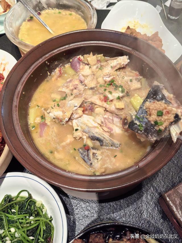 半生节俭，今朝尽欢