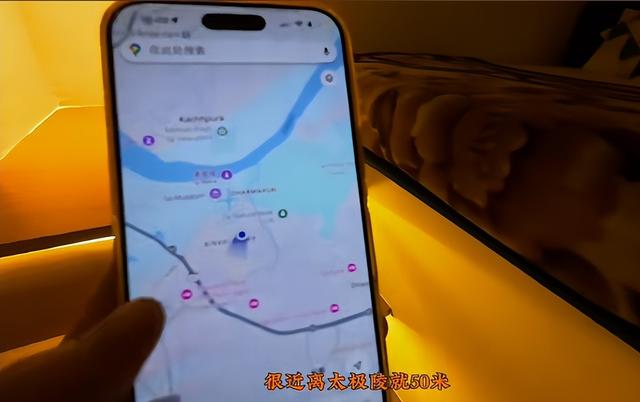 东北小伙闯印度，窜稀5天，参观火葬场发现骨灰撒恒河，恶心坏了