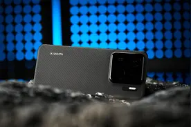 还是雷军会玩！ 一张贴膜就让小米 15S Pro成功「封神」了图片