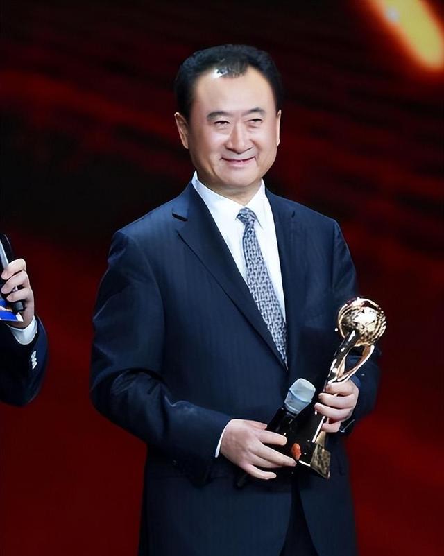 王健林想不到，刚卖完家当不到72小时，刘强东就出了这么大的风头
