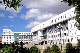 河套学院——仰望星空 脚踏实地图片