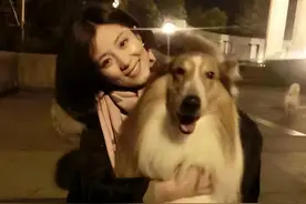 2017年浙江女孩捐骨髓救15岁男孩，两人见面后，男孩低头下跪感谢图片