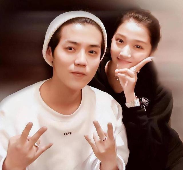 与鹿晗分手传闻七个月后，关晓彤成功破局，高调官宣喜讯全网恭喜