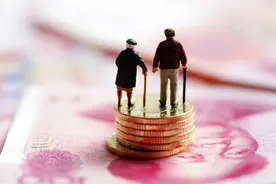 退休人员年满65-70岁，除了养老金，每月还有哪些补贴？多少钱？图片