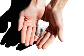 寿命长不长，牙齿先知？60岁后，掉牙多的人活得久？告诉你答案图片