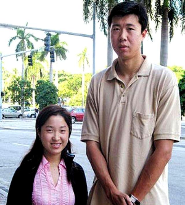 王治郅：离婚后重新再婚，退役迎娶美女主持周蕾，人生终圆满