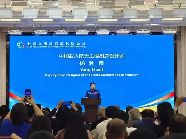 神二十任务过半，神舟二十一待命发射，60岁杨利伟亮相，还会飞吗
