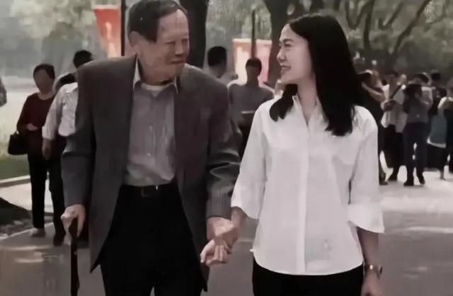 这该死的姻缘 | 103岁杨振宁为49岁翁帆庆祝生日