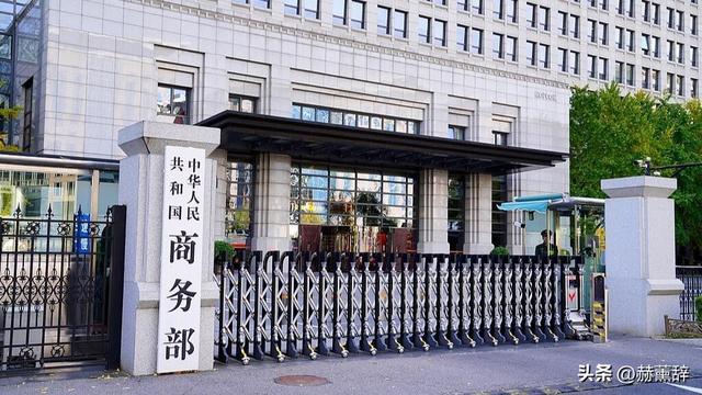 中国重击美国，又抓住大内鬼，还有重大利好，特朗普笑不出来了