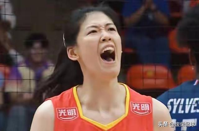 法国主教练赛后表扬一人，中国女排精神完美体现，虽败犹荣！