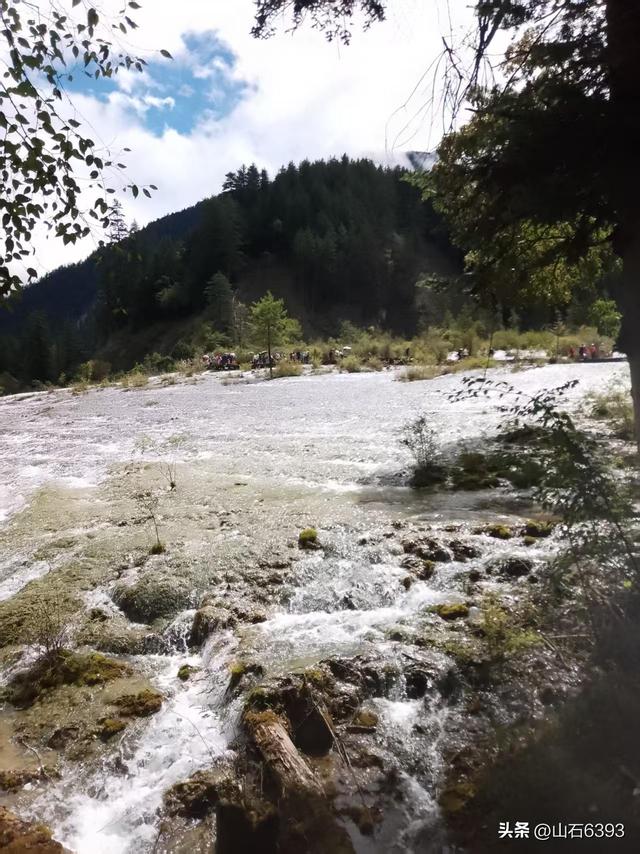 丁怀华：《神奇九寨沟 人在画中游》