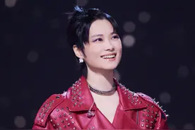 李宇春周笔畅合体“重返17岁”，《声生不息·大湾区季》再现香港乐坛名场面图片