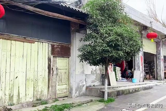 成都龙泉山下，被严重低估的古场镇，美食诱人，公交车直达！