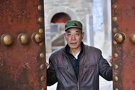 山西老汉守庙29年，破例留宿女香客，第二天就下山报案了图片