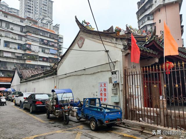 揭阳古城寻古榕武庙，厅内斗拱堪称潮式木雕的典范之作