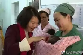 科学解释来了:孩子出产房第一抱真的有讲究，“踩生”不是迷信图片