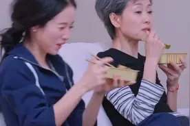 不想再跟侯佩岑同台的叶童，这次，终于被后辈狠狠被上了一课图片