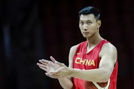 中国篮球大瓜！易建联裸照+身份证曝光，女方称给了1500美金！图片